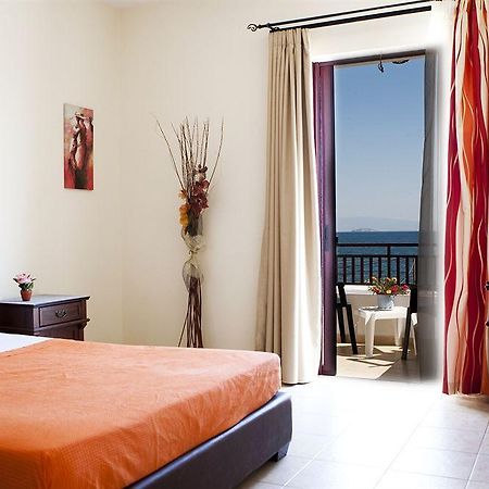 Laza Beach Inn Hotel Skála Exteriér fotografie
