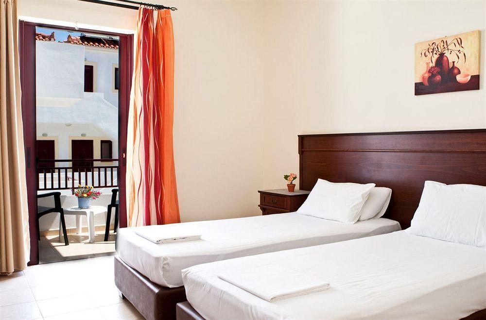 Laza Beach Inn Hotel Skála Exteriér fotografie